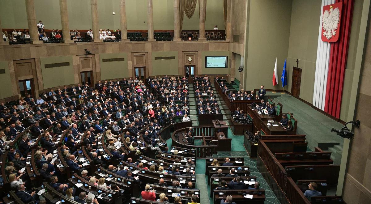 PiS goni KO, dystans maleje. Jest nowy sondaż