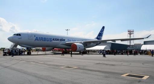 Zlokalizowano części wraku Airbusa. Nadal szukają czarnych skrzynek