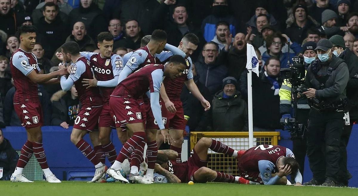 Premier League: skandaliczne zachowanie kibiców Evertonu. Matty Cash trafiony butelką w głowę