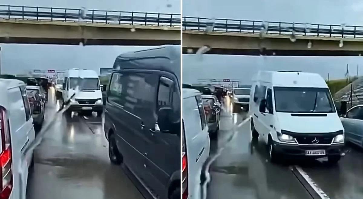 Autostrada A4 stanęła w korku. Kierowcy zawracali korytarzem życia