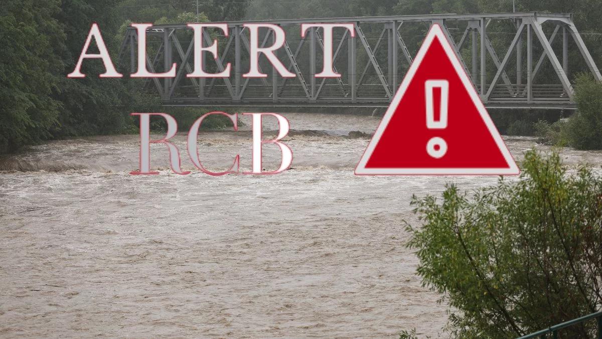 Nawalne opady deszczu. Nowy alert RCB. 10 województw zagrożonych