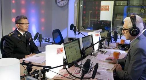 Strażacy od wypadków, ratowania życia i śnieżycy