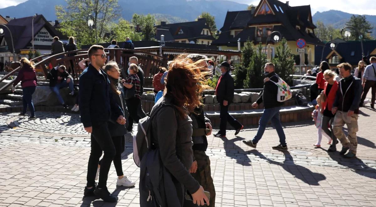 Zakopane w czerwonej strefie. Turyści nieprzestrzegający zasad tłumaczą się niewiedzą