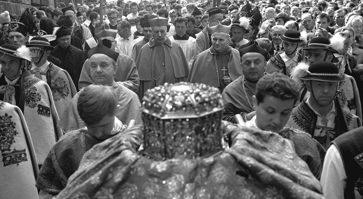 Prof. Paweł Skibiński: akta esbeckie dotyczące Kościoła powstawały w kontekście walki z tą instytucją