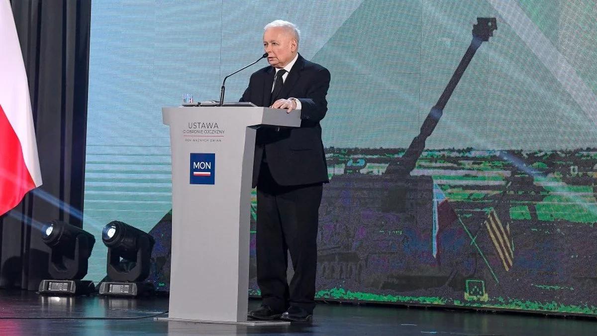 Jarosław Kaczyński: armia dziś musi być odpowiednio liczna i odpowiednio uzbrojona