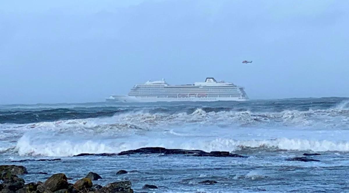 Norwegia: wycieczkowiec "Viking Sky" ma już sprawne trzy z czterech silników