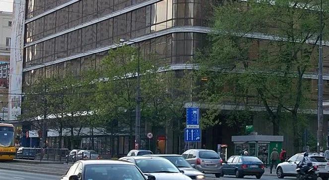 Warszawa: squatersi wtargnęli do budynku Smyka przy Al. Jerozolimskich