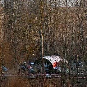 W Smoleńsku, na miejscu katastrofy rządowego samolotu, odczytano nazwiska 96 ofiar tragedii. Po każdym nazwisku na specjalnym podeście ustawiano znicz