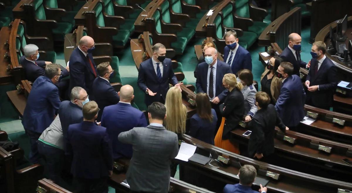 Spotkanie parlamentarzystów PO. "Musimy uspokoić nastroje w partii"