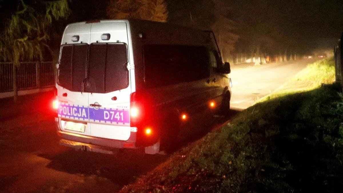 Pijany wjechał w drzewo i uciekł. Onet: to sędzia znany z "afery hejterskiej"
