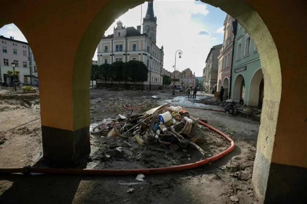 Zniszczony rynek w Lądku Zdroju, 17 września 2024 r.