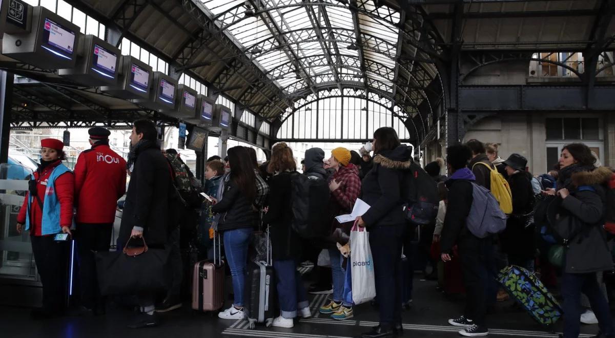 Strajki we Francji. Odwołane pociągi zakłóciły świąteczne podróże