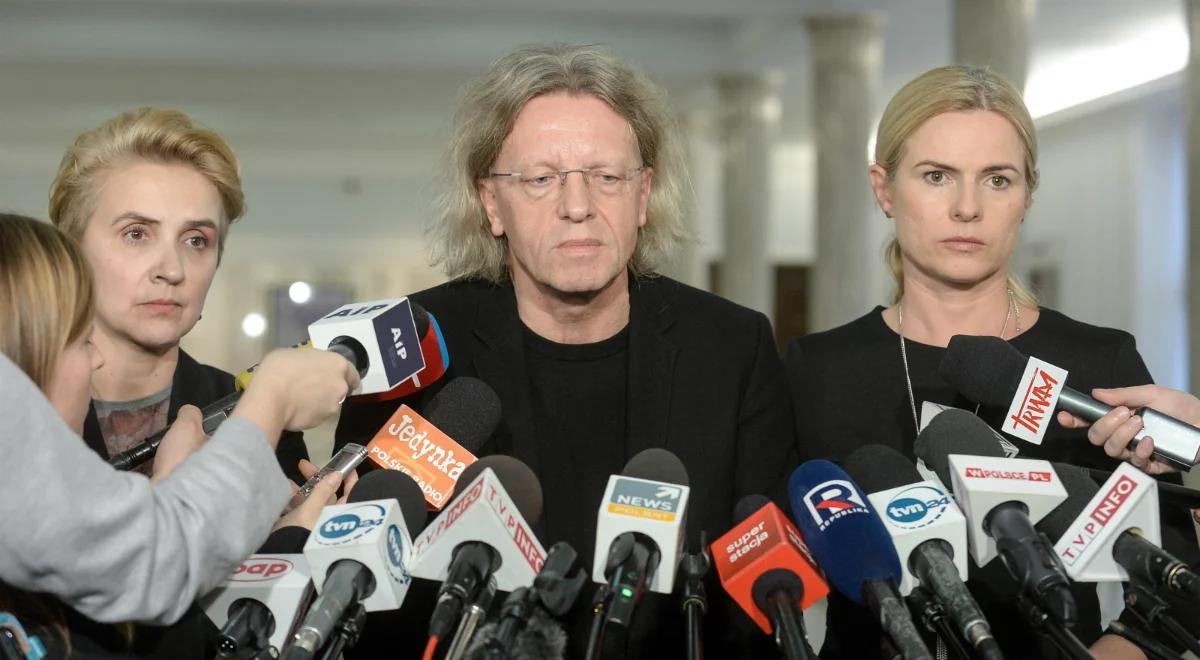Troje posłów zawiesiło członkostwo w klubie Nowoczesnej. Czołowe postaci partii