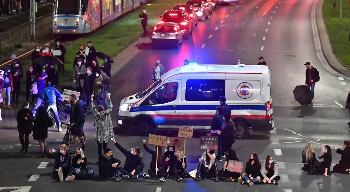 Kolejne protesty przeciwko orzeczeniu TK. Blokada ulic m.in. w Warszawie, Olsztynie i Krakowie