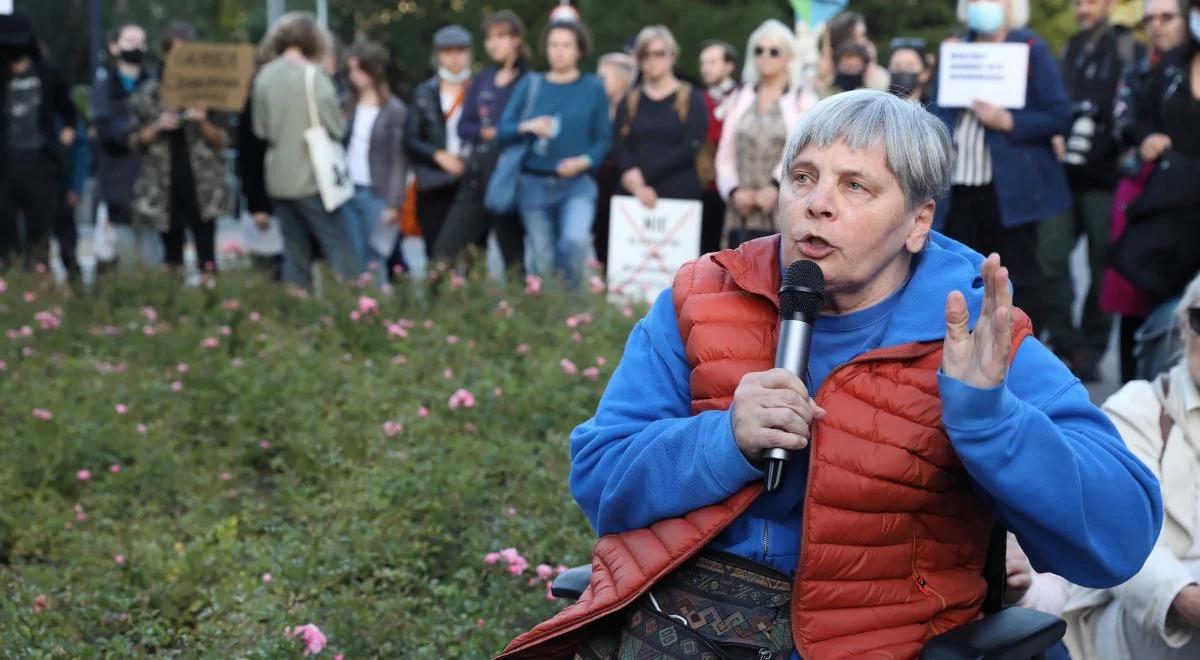 "Do Berlina!". Protesty na wystawie Ochojskiej w Dzierżoniowie