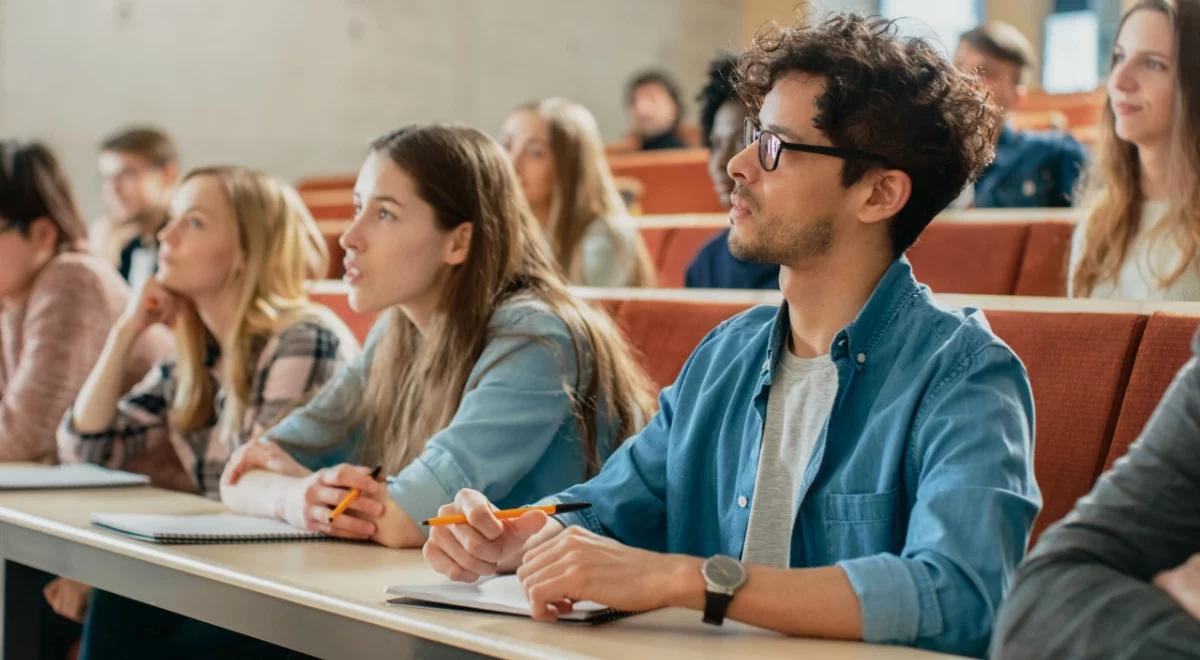 Studenci pracują i zarabiają coraz więcej. Pensja marzeń to dla wielu 10 tys. zł