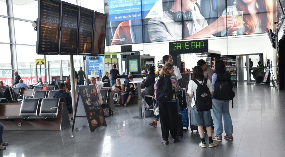 Turyści ugrzęźli na lotnisku. Drugi dzień czekają na lot do Egiptu