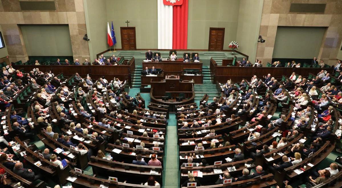 KO "wraca pod szklany sufit". Sprawdź nowy sondaż