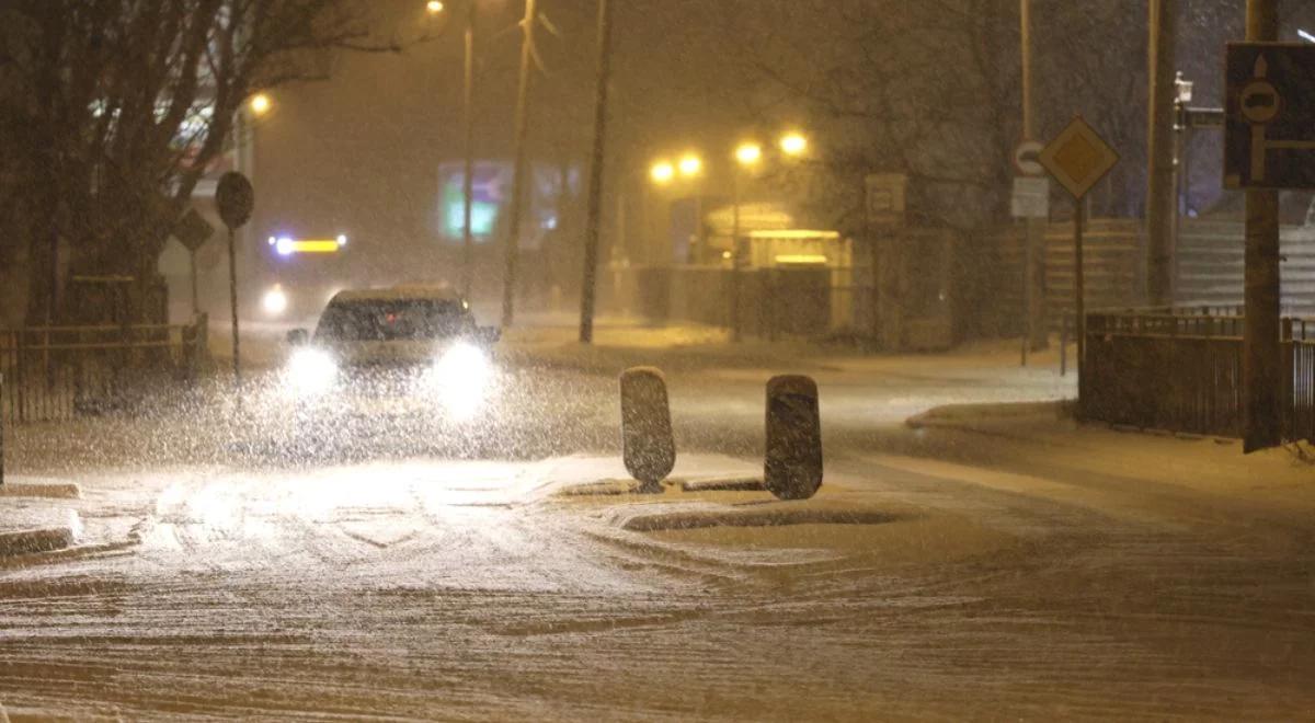 IMGW ostrzega przed intensywnymi opadami śniegu. Sprawdź, gdzie pogoda może być groźna