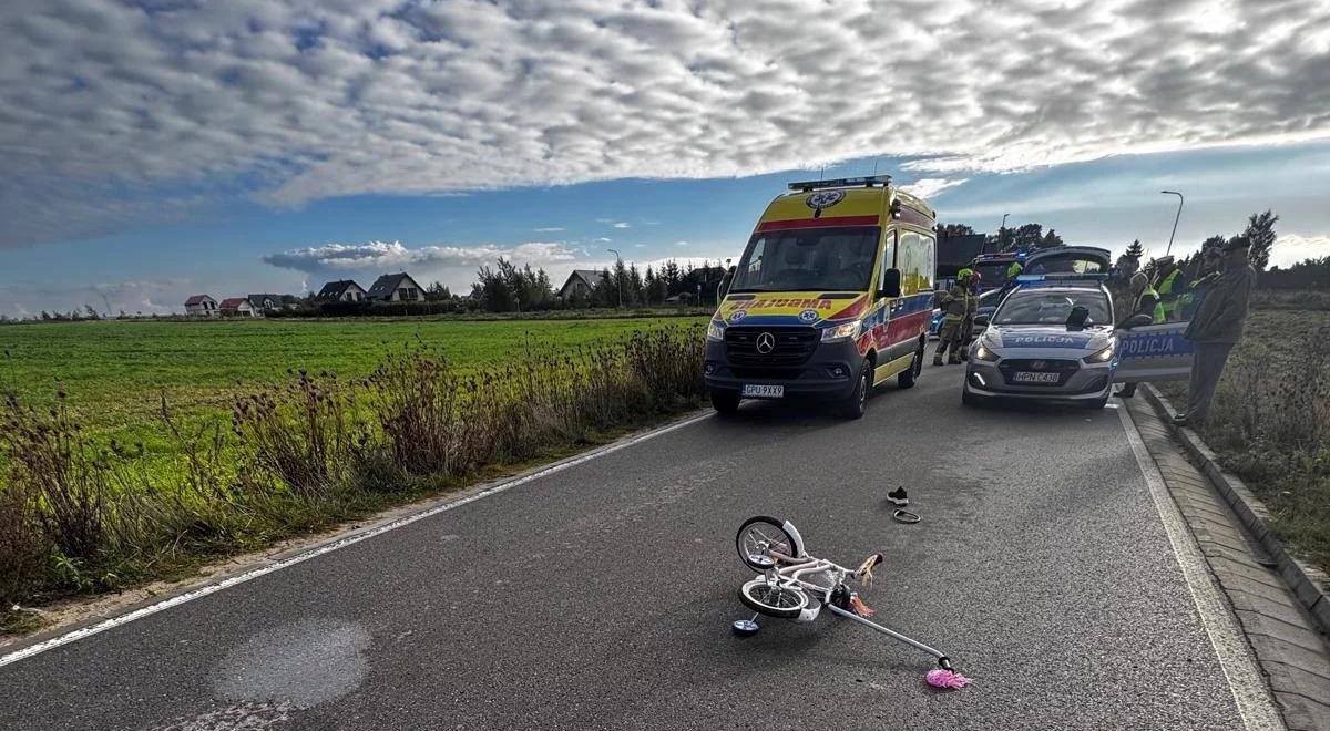 Łebcz. Samochód wjechał w grupę pieszych, są ranni
