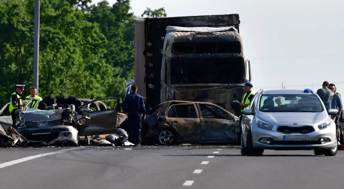 Sześć osób zginęło w karambolu pod Szczecinem. Zarzuty dla kierowcy tira