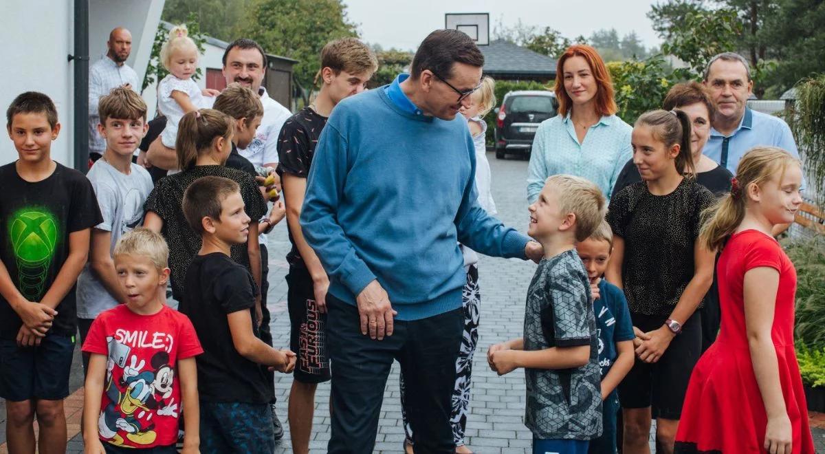 Rząd PiS stawia na rodzinę. Premier Morawiecki: to fundament właściwej polityki społecznej