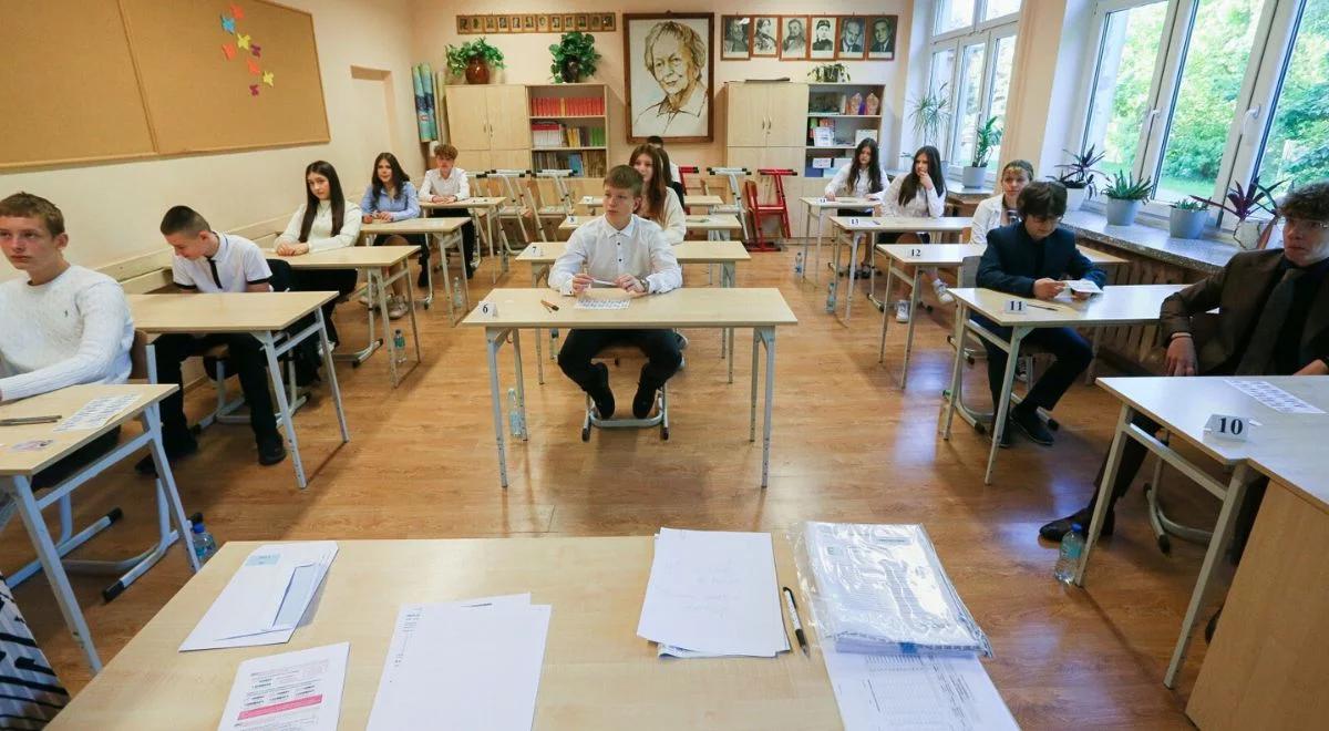 Dziś kolejny egzamin ósmoklasisty. Uczniowie zmierzą się z językiem obcym