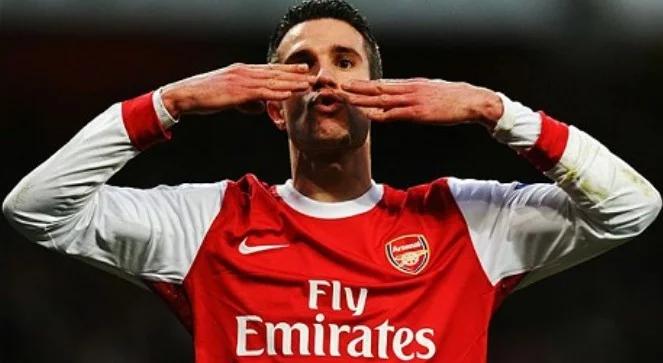 Robin van Persie czarnym koniem wyścigu o tytuł 