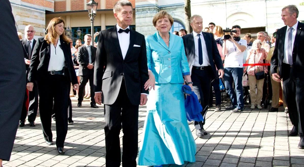 Pod kanclerz Merkel załamało się krzesło na Festiwalu Wagnerowskim