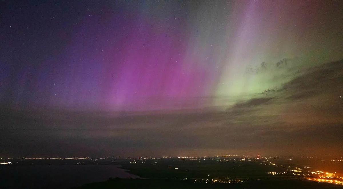 Fantastyczny spektakl na niebie. Noc "spadających gwiazd", a w tle zorza polarna