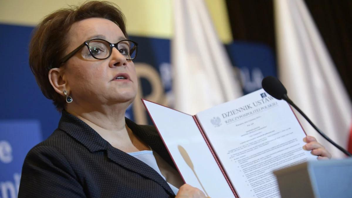 Egzamin ósmoklasisty z matematyki. Anna Zalewska: nie ma zakłóceń