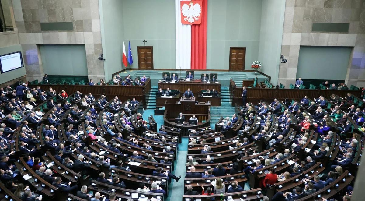 Sejm uchwalił ustawę. Świadczenie wzrośnie o 75 procent