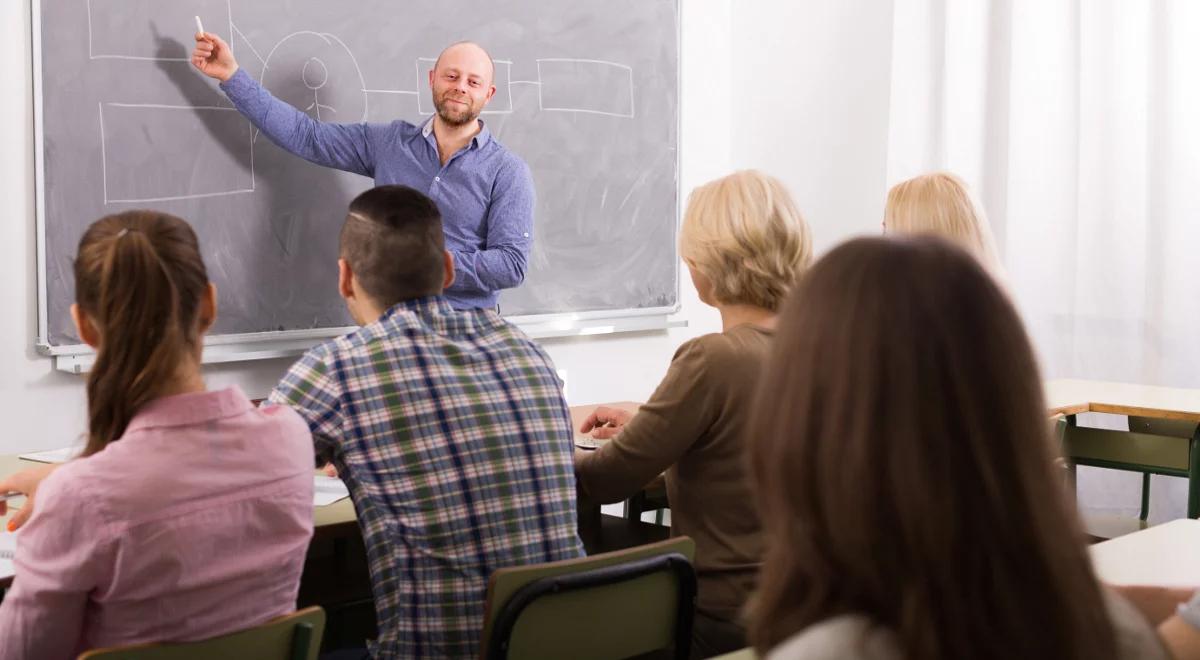 Ministerstwo Edukacji Narodowej: sukcesywnie zwiększamy nakłady na oświatę