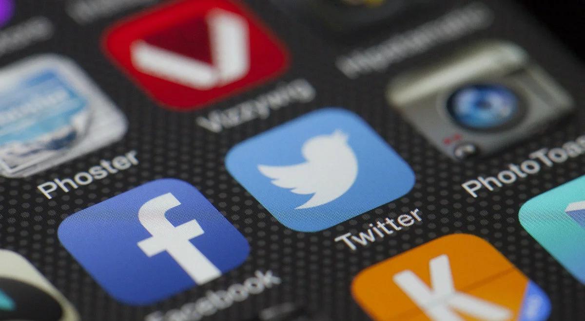 Facebook i Twitter usuwa fałszywe konta użytkowników