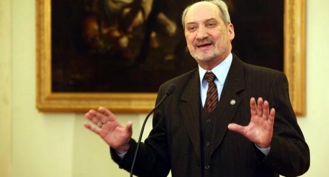 Antoni Macierewicz: była seria eksplozji nad Smoleńskiem