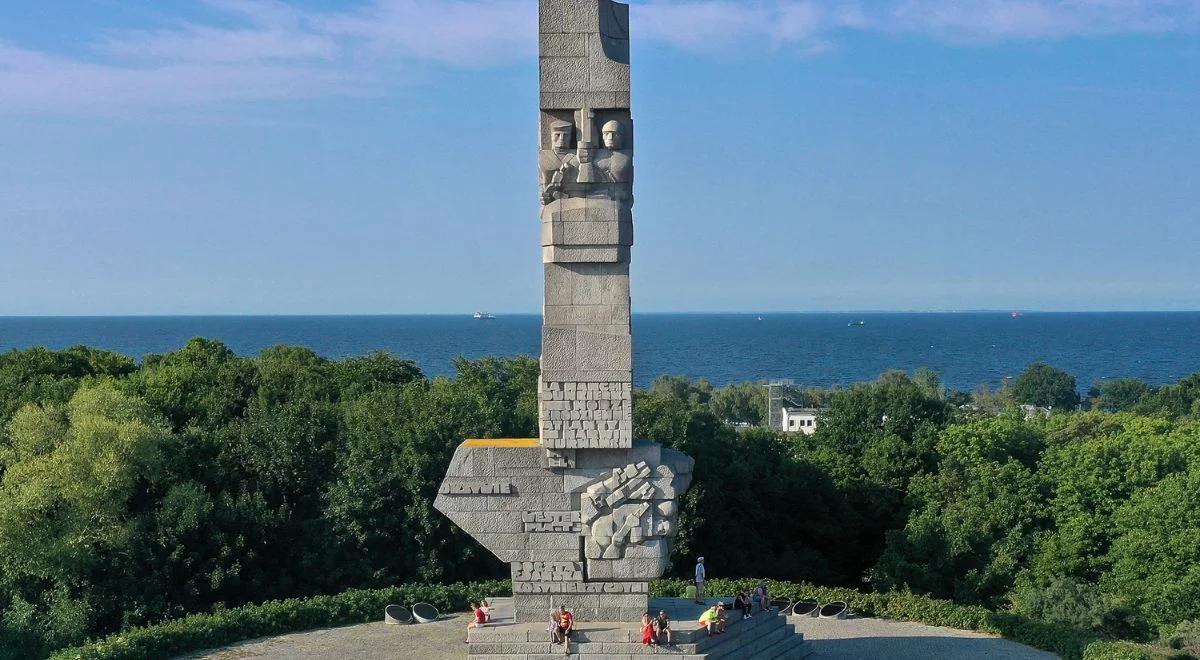 Uroczystości pogrzebowe polskich żołnierzy pod Westerplatte. Specjalny koncert na antenie Dwójki