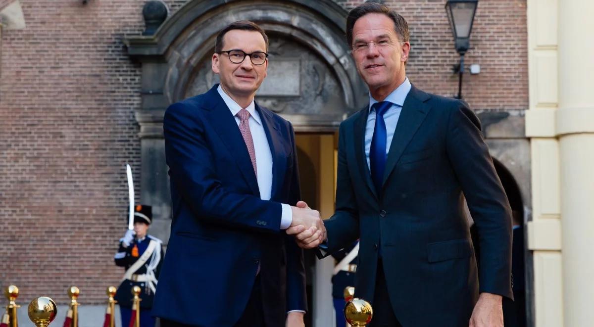 "Rutte chwali polskiego kolegę". Holenderskie media o komplementach wobec premiera Morawieckiego