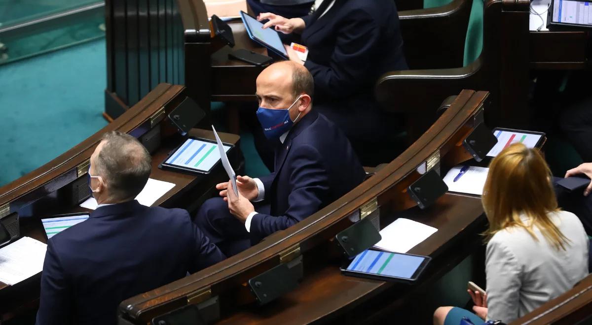 Jak opozycja powinna się zachować ws. Funduszu Odbudowy? Miażdżący dla PO sondaż