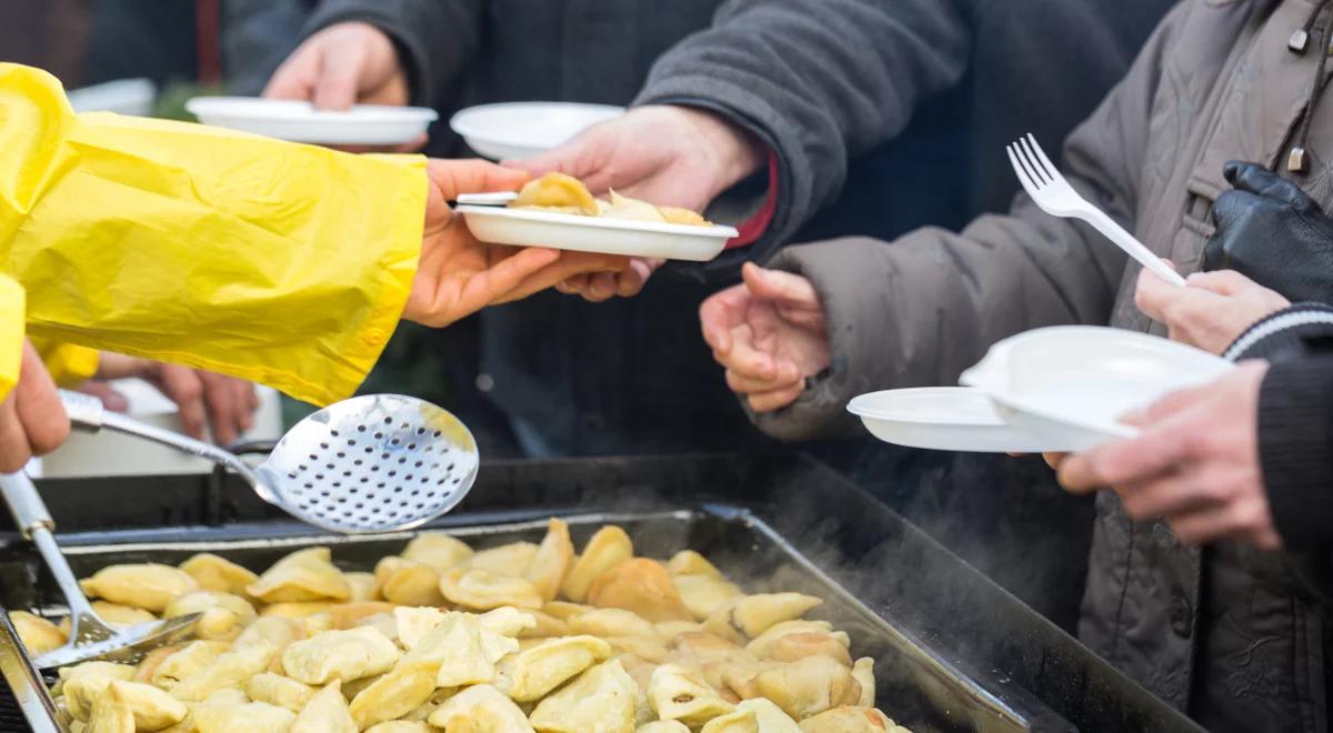 Rusza akcja "Podziel się posiłkiem z bezdomnymi". Zgłoszeń nie brakuje