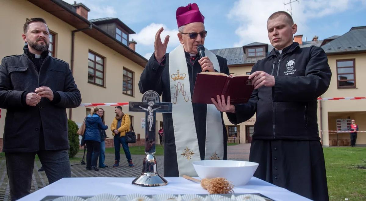 Abp Budzik: Chrystus identyfikuje się z każdym człowiekiem potrzebującym