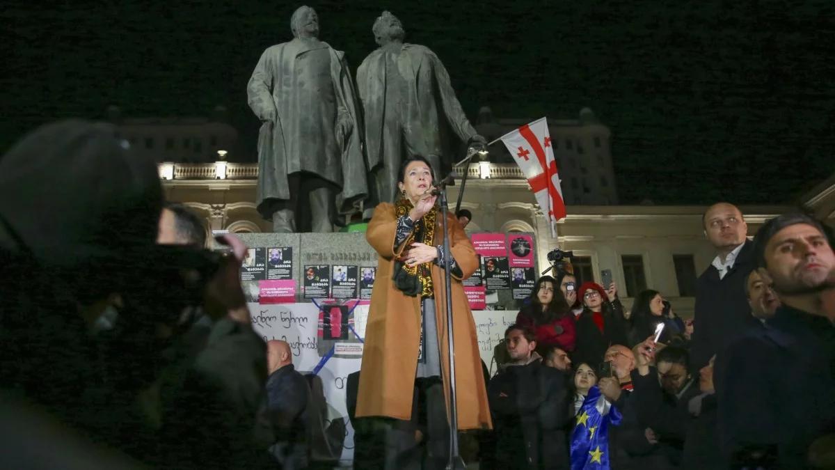 Gruzja: prezydentka na proteście. Oczekuje rozpisania wyborów parlamentarnych