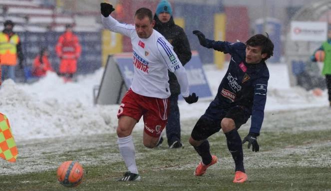 Ekstraklasa: Piast wygrał z Pogonią w śnieżnym meczu
