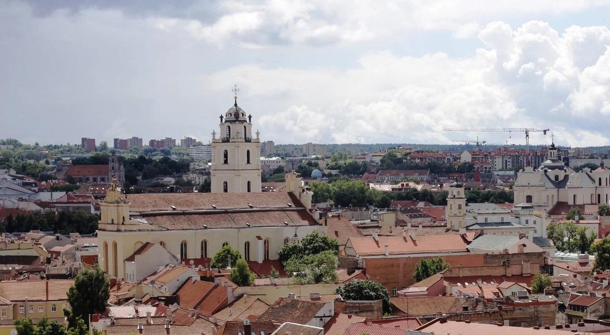 Wandale zniszczyli nagrobek Antoniego Tyszkiewicza w Wilnie