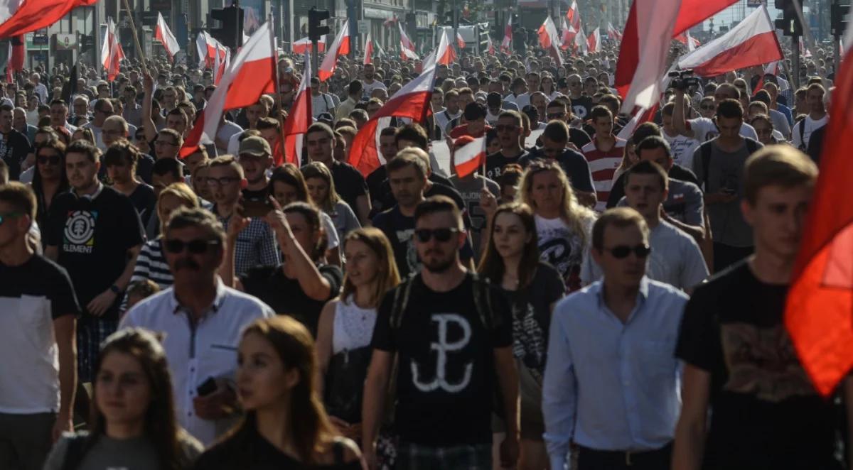 Hołd dla powstańców - w godzinę "W" zabrzmiały syreny