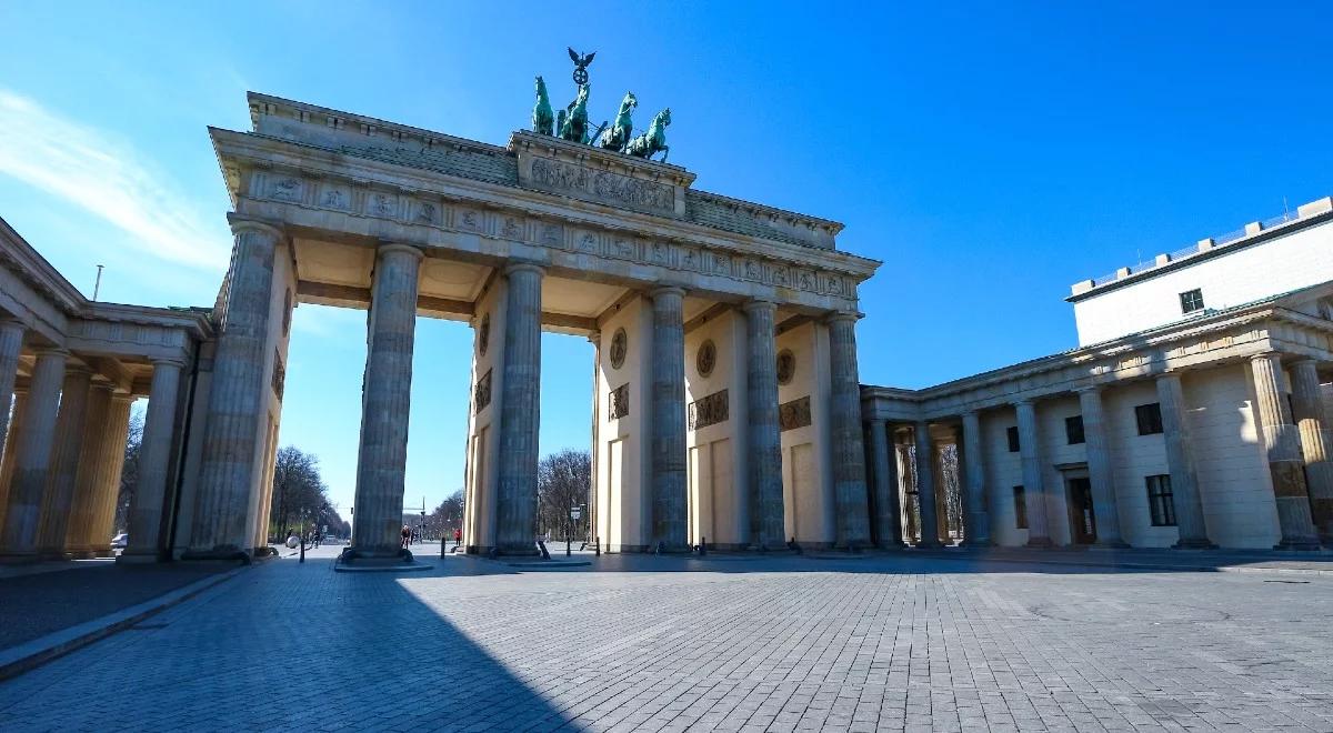 "Obraźliwa kampania". Ambasada RP w Berlinie interweniuje ws. reklamy "Nowa Polka babci"