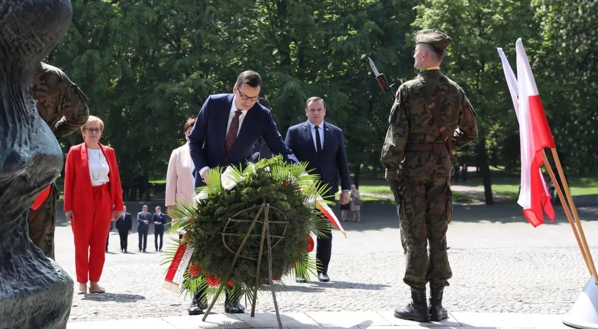 Mateusz Morawiecki złożył kwiaty pod pomnikiem Powstańców Śląskich w Katowicach