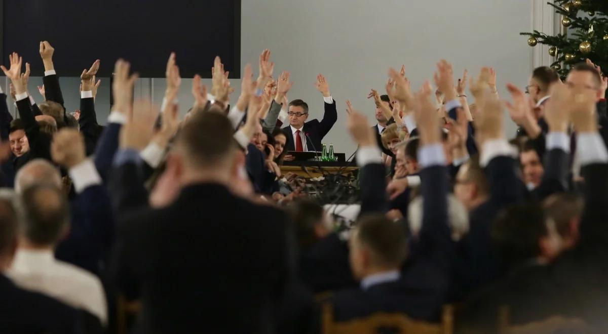 Sejm ujawnił nagranie z 16 grudnia. Posłowie opozycji byli na Sali Kolumnowej