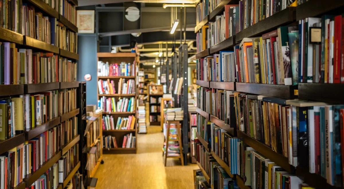 Kradzież rosyjskich książek z Biblioteki UW. Rozmowa z prof. Hieronimem Gralą