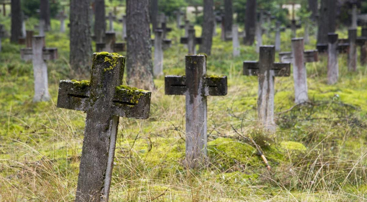 W Rosji znikają polskie groby? Cmentarzy nie ma już w "wykazie"