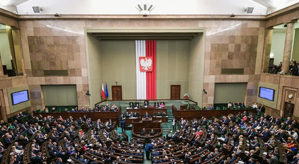 Małżonkowie polityków powinni składać oświadczenia majątkowe? Większość Polaków ma w tej sprawie wyrobione zdanie